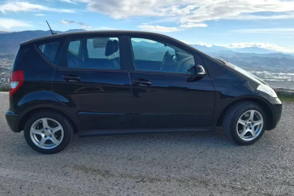 Makina ne shitje ne Elbasan - 4,300 Euro