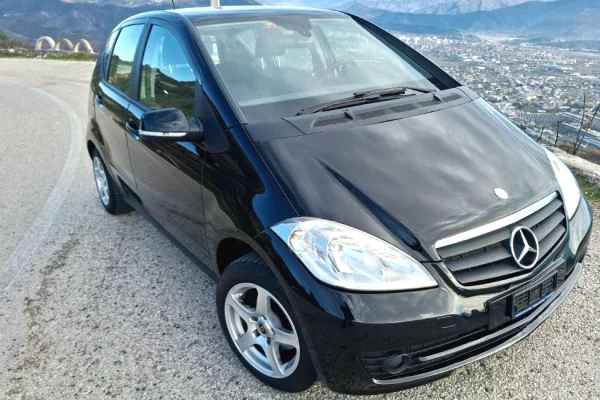 Makina ne shitje ne Elbasan - 4,300 Euro