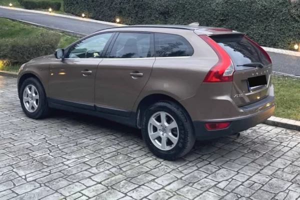 Auto in Vendita a Tirana - 8,500 Euro