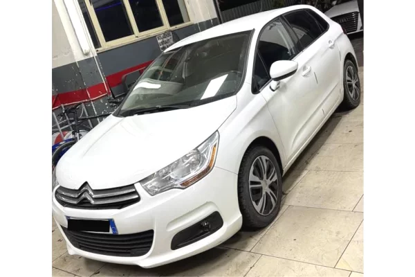 Auto in Vendita a Valona - 5,500 Euro