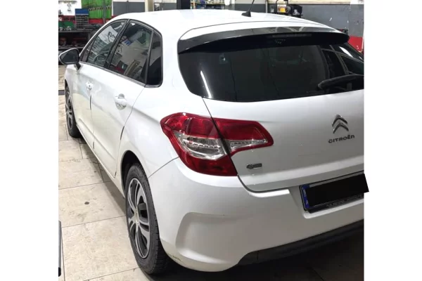 Auto in Vendita a Valona - 5,500 Euro