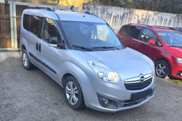 Auto in Vendita a Tirana - 5,300 Euro