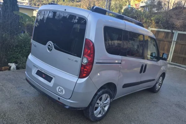 Auto in Vendita a Tirana - 5,300 Euro