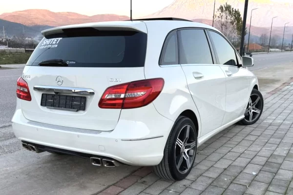 Auto in Vendita a Berat, Mercedes-Benz, 2013 Diesel,Kambio Automatik Pagamento 7,900  Euro.