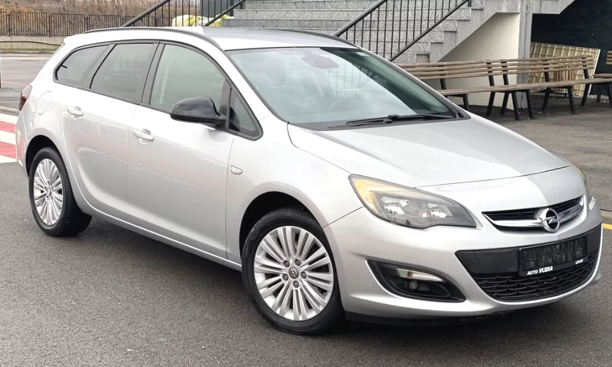 Auto in Vendita a Pristina, Opel, 2016 Diesel,Kambio Automatik Pagamento 6,900  Euro.