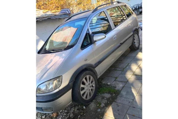 Makina ne shitje ne Tirane - 1,200 Euro