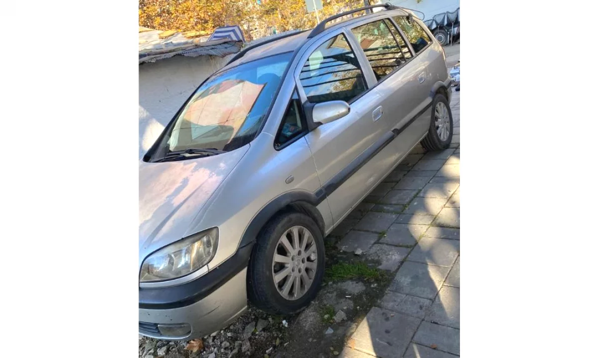 Auto in Vendita a Tirana, Opel, 2003 Diesel,Kambio Manual Pagamento 1,200  Euro.