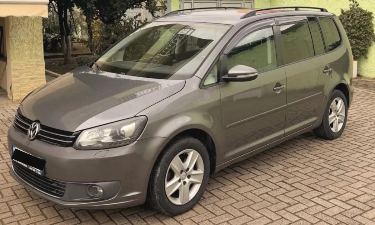 Makina ne shitje ne Tirane, Volkswagen, 2011 Diesel,Kambio Automatik Pagesa 7,000  Euro.