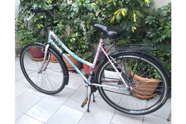 Bicikleta ne Tirane - 10,000 Leke