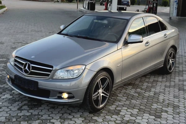 Makina ne shitje ne Tirane - 5,600 Euro