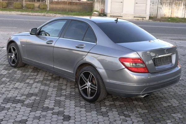 Makina ne shitje ne Tirane - 5,600 Euro