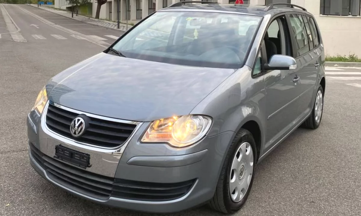Auto in Vendita a Tirana, Volkswagen, 2006 Diesel,Kambio Automatik Pagamento 5,300  Euro.