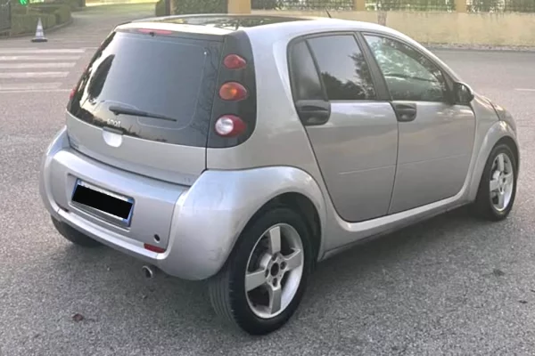 Makina ne shitje ne Tirane - 2,850 Euro