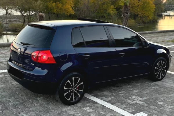 Makina ne shitje ne Tirane - 5,200 Euro