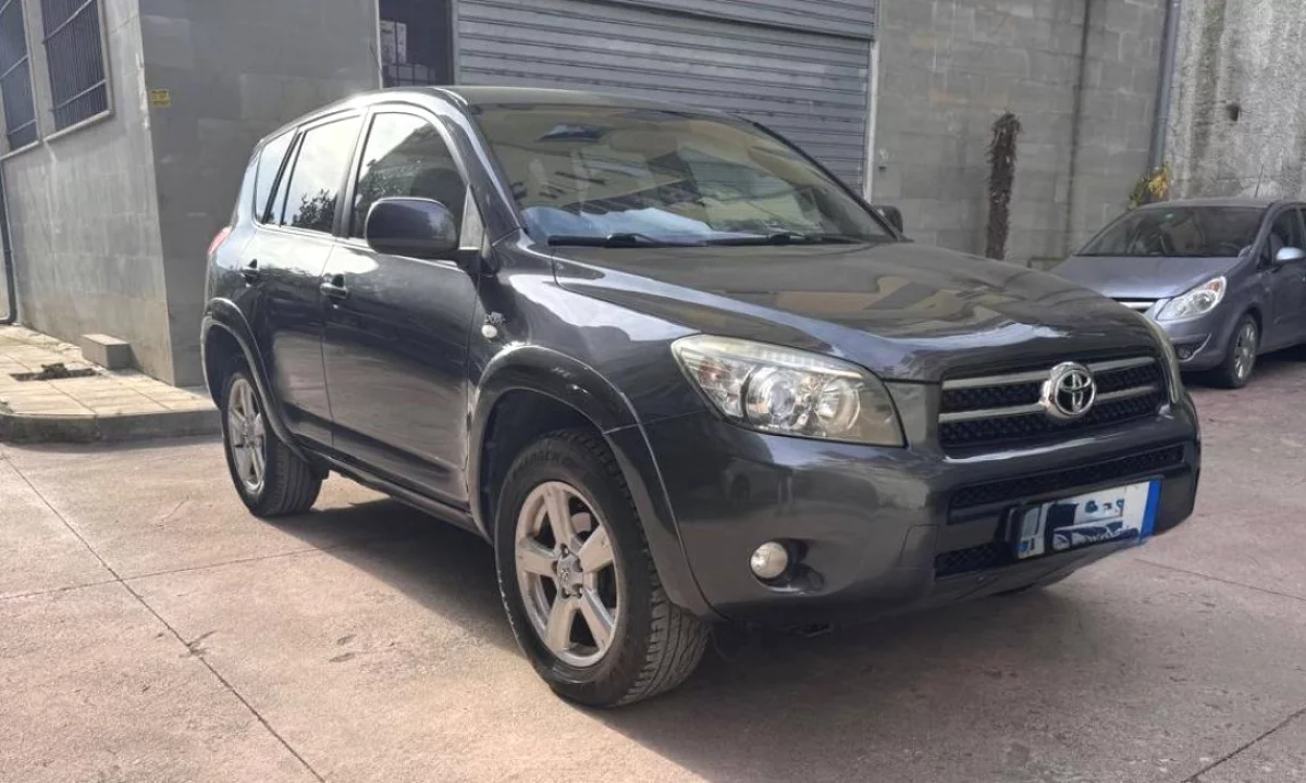 Auto in Vendita a Tirana, Toyota, 2007 Diesel,Kambio Manual Pagamento 4,900  Euro.