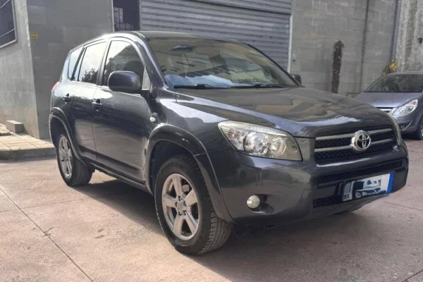 Auto in Vendita a Tirana - 4,900 Euro