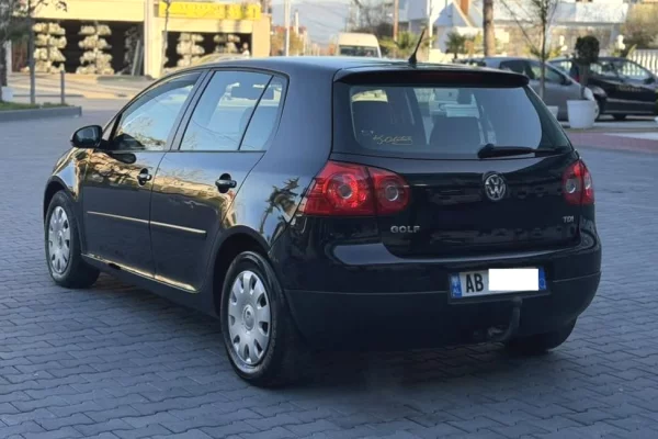 Makina ne shitje ne Fier - 2,999 Euro