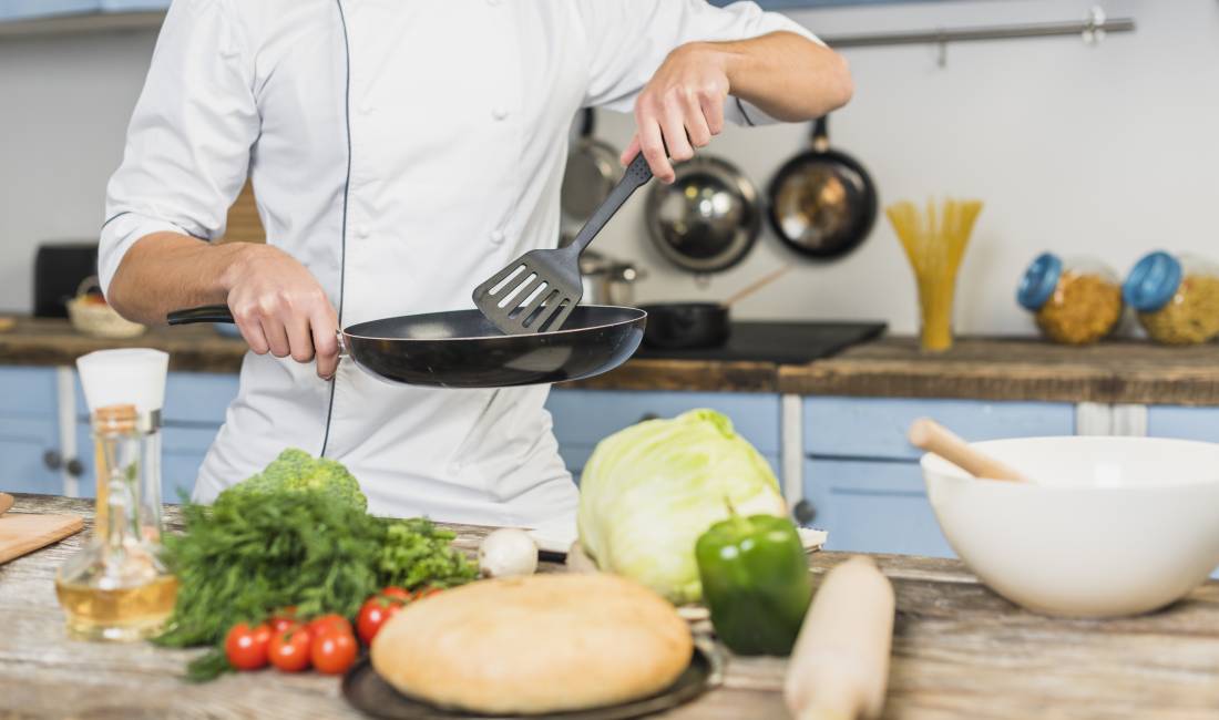 Njoftime Pune ne Tirane, Profesioni Kuzhinier , Fillestar/Pak eksperience, Pagesa 130,000  Leke.