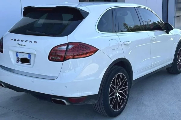 Auto in Vendita a Tirana - 13,900 Euro