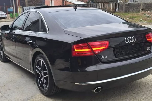 Auto in Vendita a Tirana - 10,900 Euro