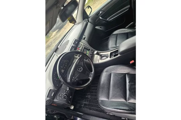 Makina ne shitje ne Tirane - 3,300 Euro