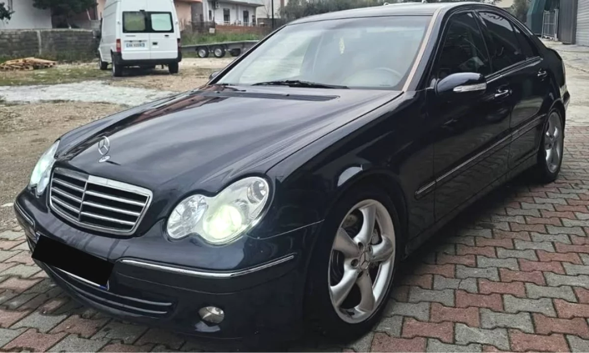 Auto in Vendita a Tirana, Mercedes-Benz, 2004 gasoline-gas,Kambio Automatik Pagamento 3,300  Euro.