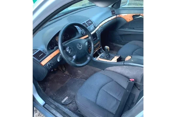 Auto in Vendita a Kavaja, Mercedes-Benz, 2006 Diesel,Kambio Manual Pagamento 4,000  Euro.