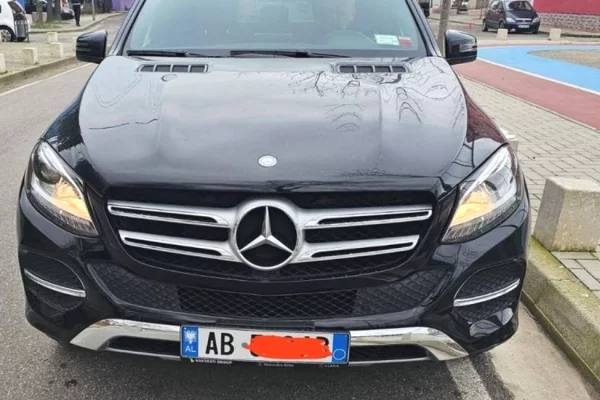 Auto in Vendita a Durazzo - 17,000 Euro