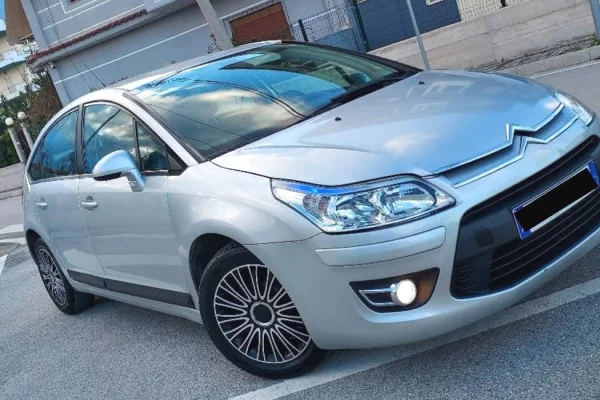 Auto in Vendita a Valona - 3,600 Euro