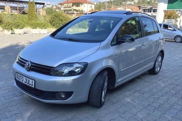 Makina ne shitje ne Tirane - 8,300 Euro