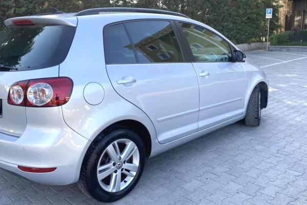 Makina ne shitje ne Tirane - 8,300 Euro