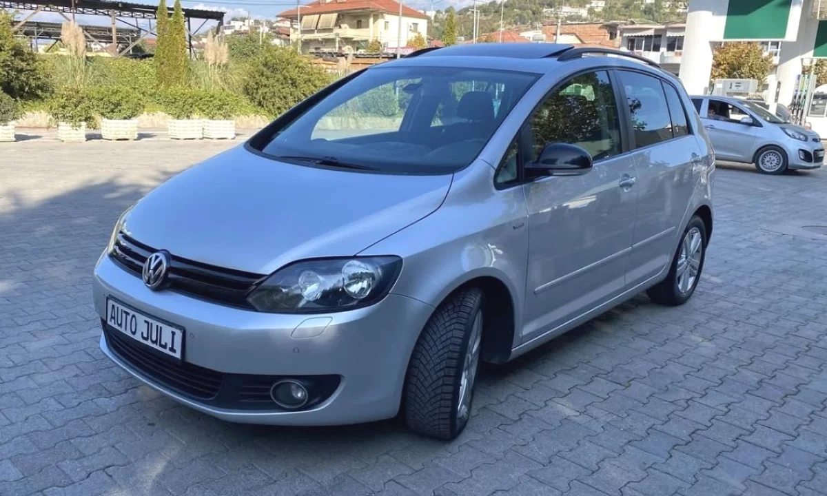 Makina ne shitje ne Tirane, Volkswagen, 2012 Diesel,Kambio Automatik Pagesa 8,300  Euro.