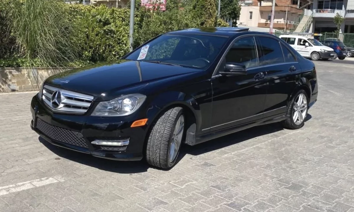 Auto in Vendita a Tirana, Mercedes-Benz, 2012 Benzine,Kambio Automatik Pagamento 7,900  Euro.