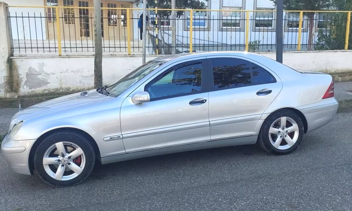 Auto in Vendita a Tirana, Mercedes-Benz, 2002 Diesel,Kambio Manual Pagamento 2,700  Euro.