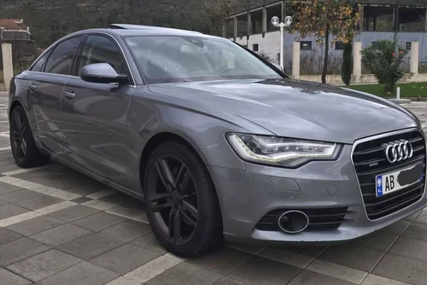 Makina ne shitje ne Tirane - 10,800 Euro