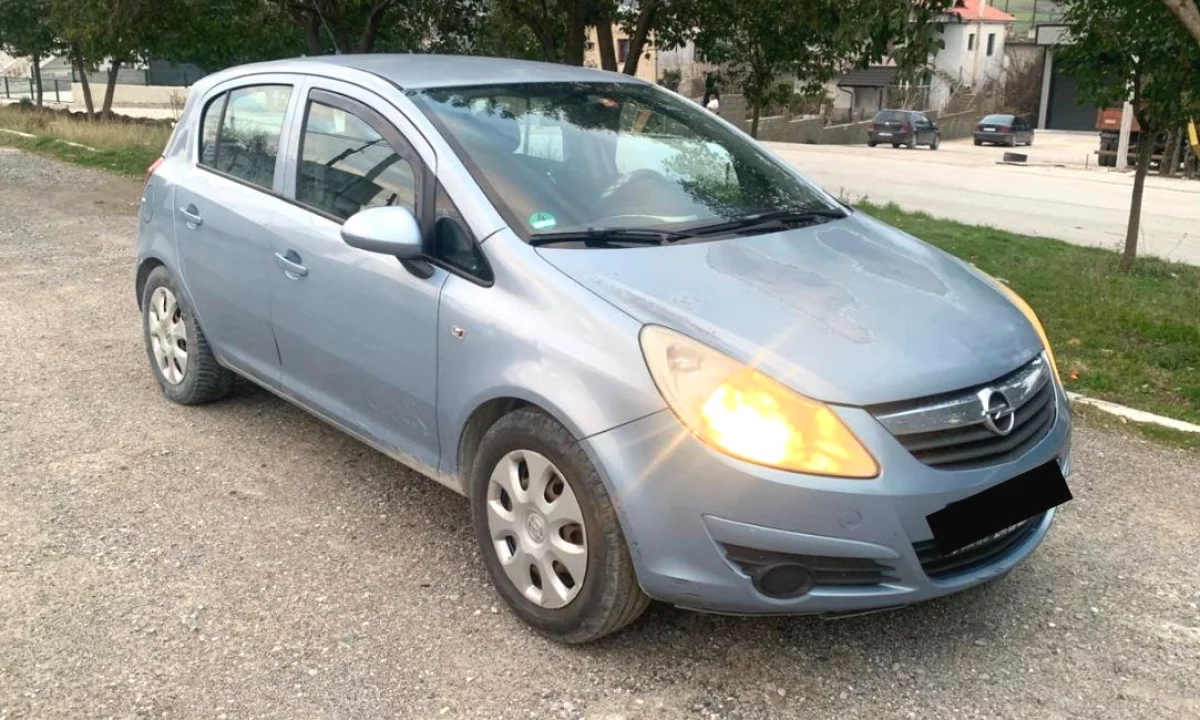 Auto in Vendita a Tirana, Opel, 2008 Diesel,Kambio Manual Pagamento 2,600  Euro.