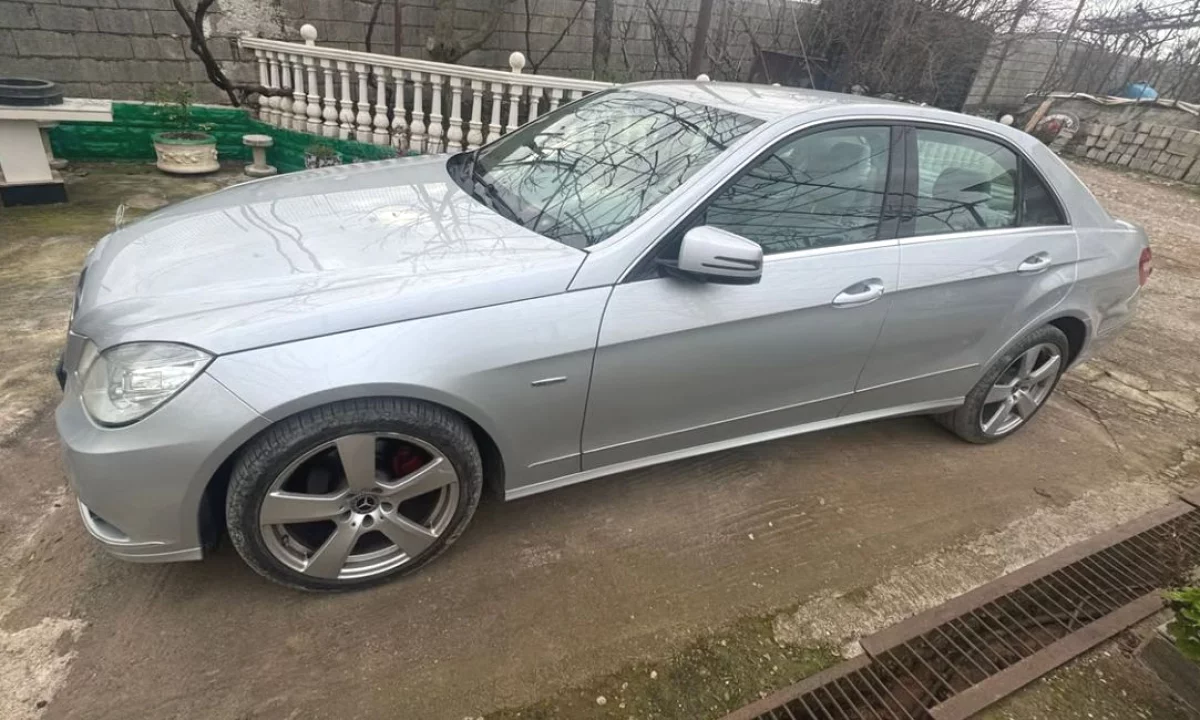 Auto in Vendita a Tirana, Mercedes-Benz, 2010 Diesel,Kambio Automatik Pagamento 6,200  Euro.