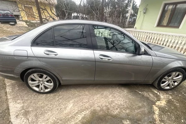 Auto in Vendita a Tirana - 5,500 Euro