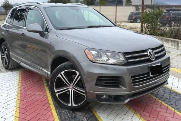 Auto in Vendita a Tirana - 15,800 Euro