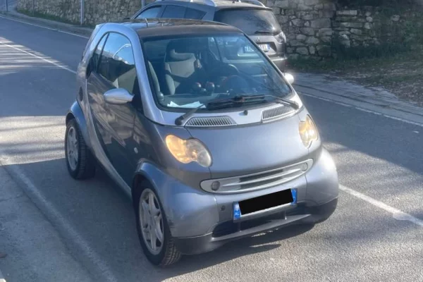 Makina ne shitje ne Tirane - 1,650 Euro