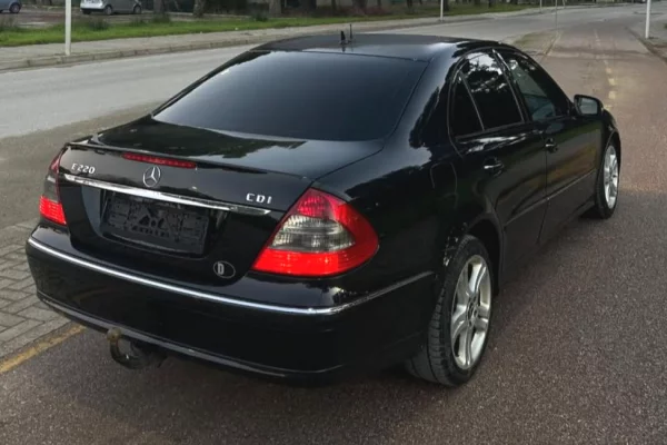 Makina ne shitje ne Tirane - 5,000 Euro