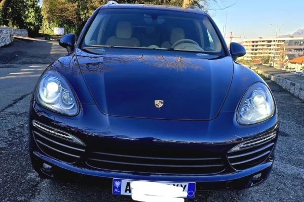 Makina ne shitje ne Tirane - 17,800 Euro