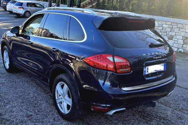 Makina ne shitje ne Tirane, Porsche, 2016 Diesel,Kambio Automatik Pagesa 17,800  Euro.