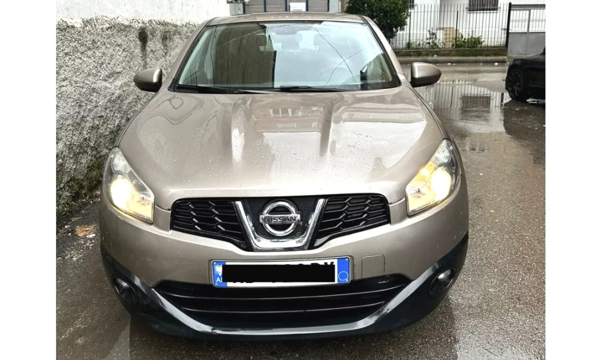 Makina ne shitje ne Tirane, Nissan, 2010 Diesel,Kambio Manual Pagesa 4,400  Euro.