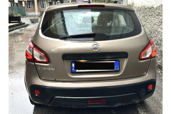 Makina ne shitje ne Tirane - 4,400 Euro