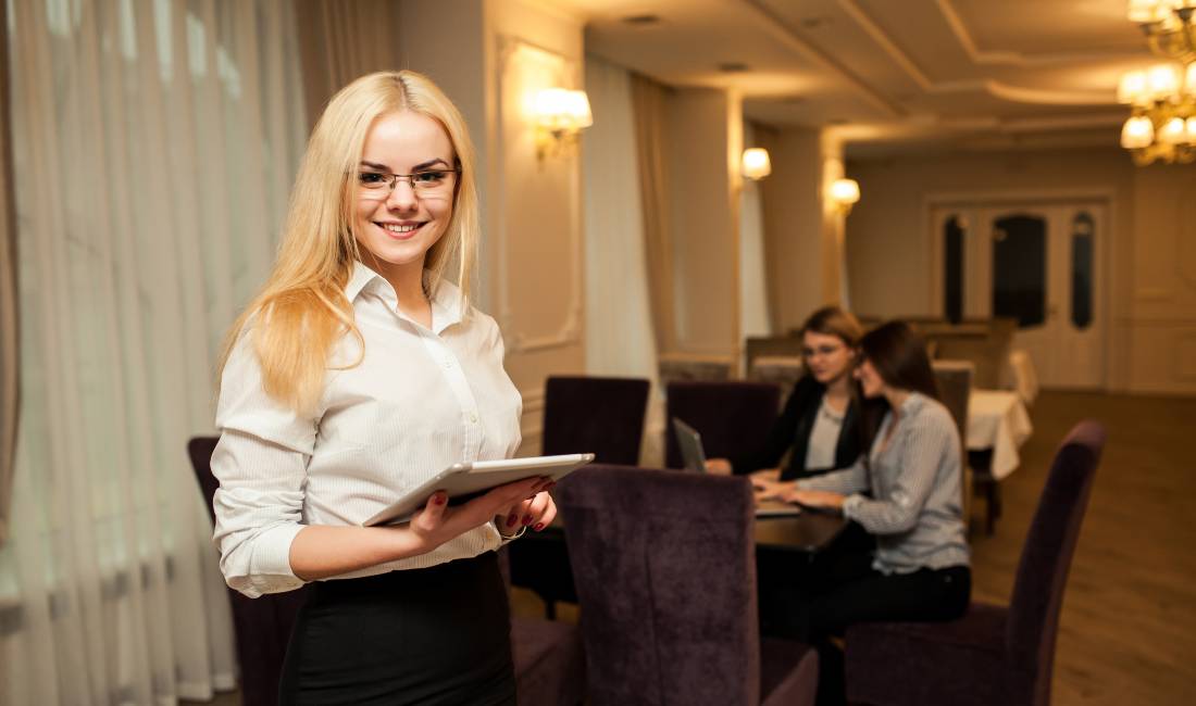 Njoftime Pune ne Tirane, Profesioni Hostes , Pa Eksperience, Pagesa 90,000  Leke.