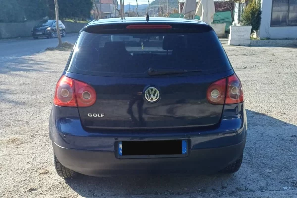 Makina ne shitje ne Tirane - 3,700 Euro