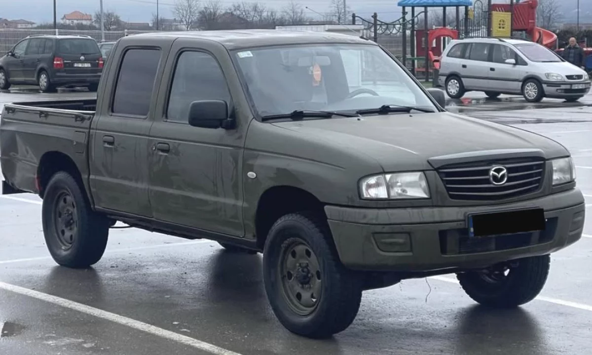Auto in Vendita a Peja, Mazda, 2005 Diesel,Kambio Automatik Pagamento 7,400  Euro.