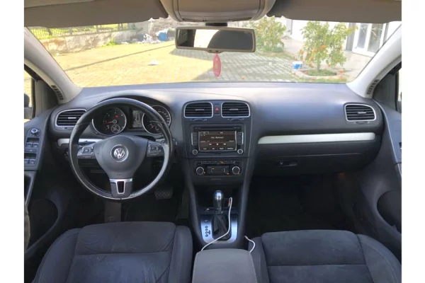 Makina ne shitje ne Tirane - 7,000 Euro