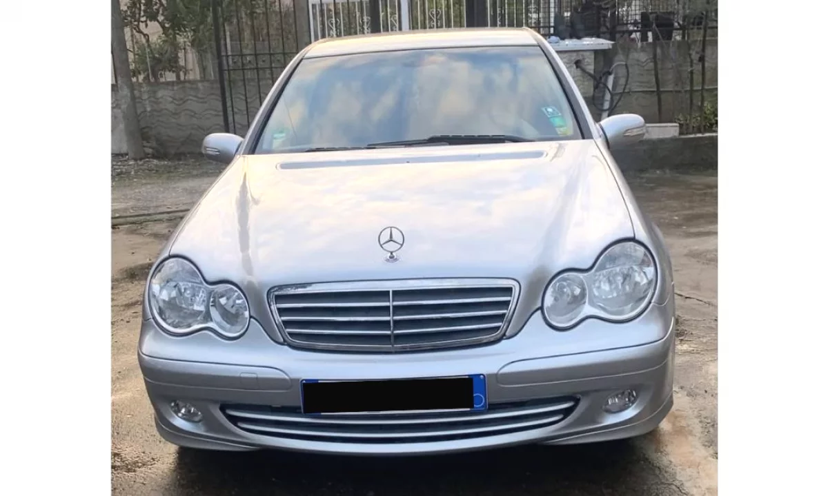 Auto in Vendita a Tirana, Mercedes-Benz, 2005 Benzine,Kambio Automatik Pagamento 5,500  Euro.